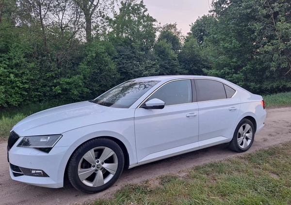 Skoda Superb cena 65000 przebieg: 155000, rok produkcji 2015 z Legionowo małe 11